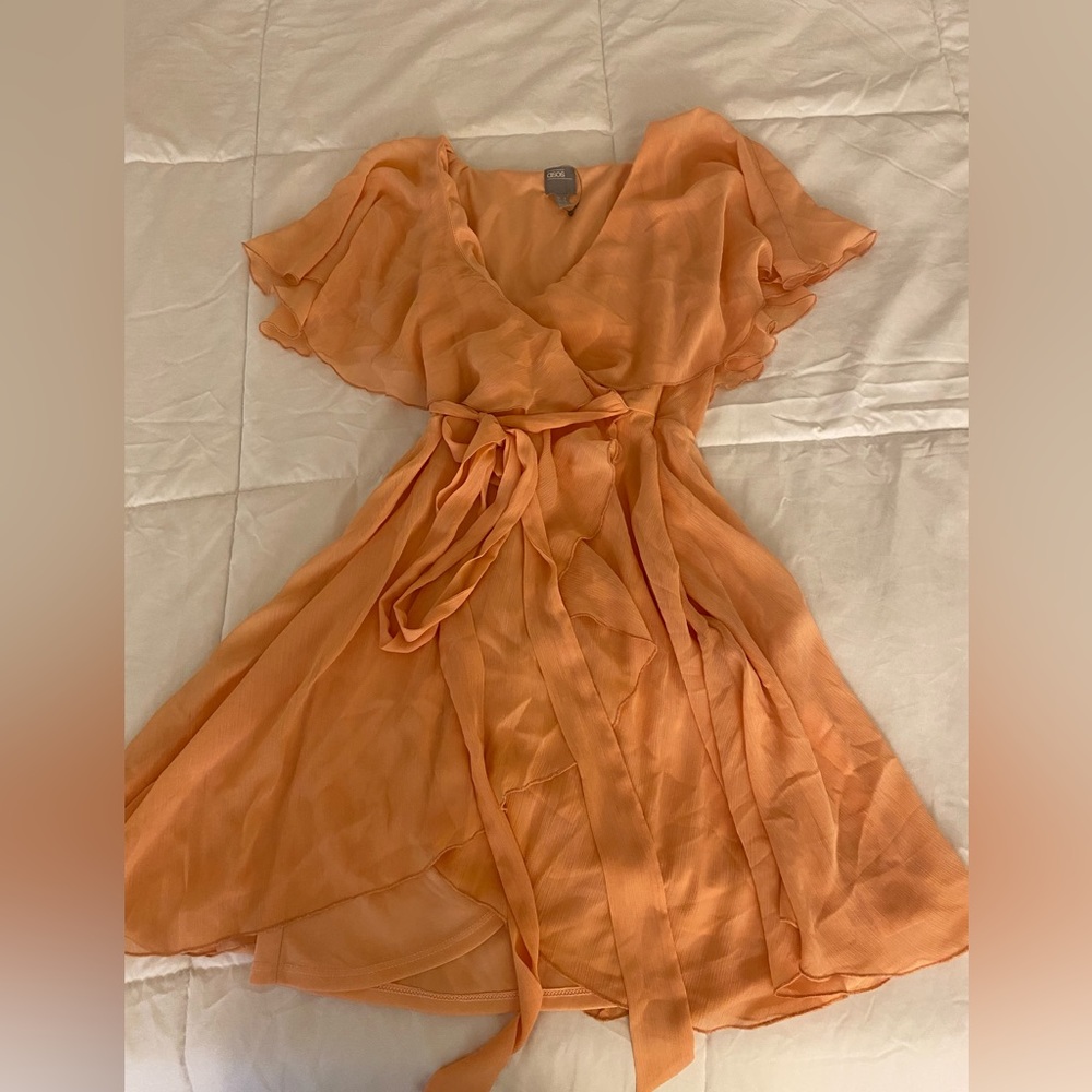 LIGHT PEACH ASOS DRESS SIZE 4